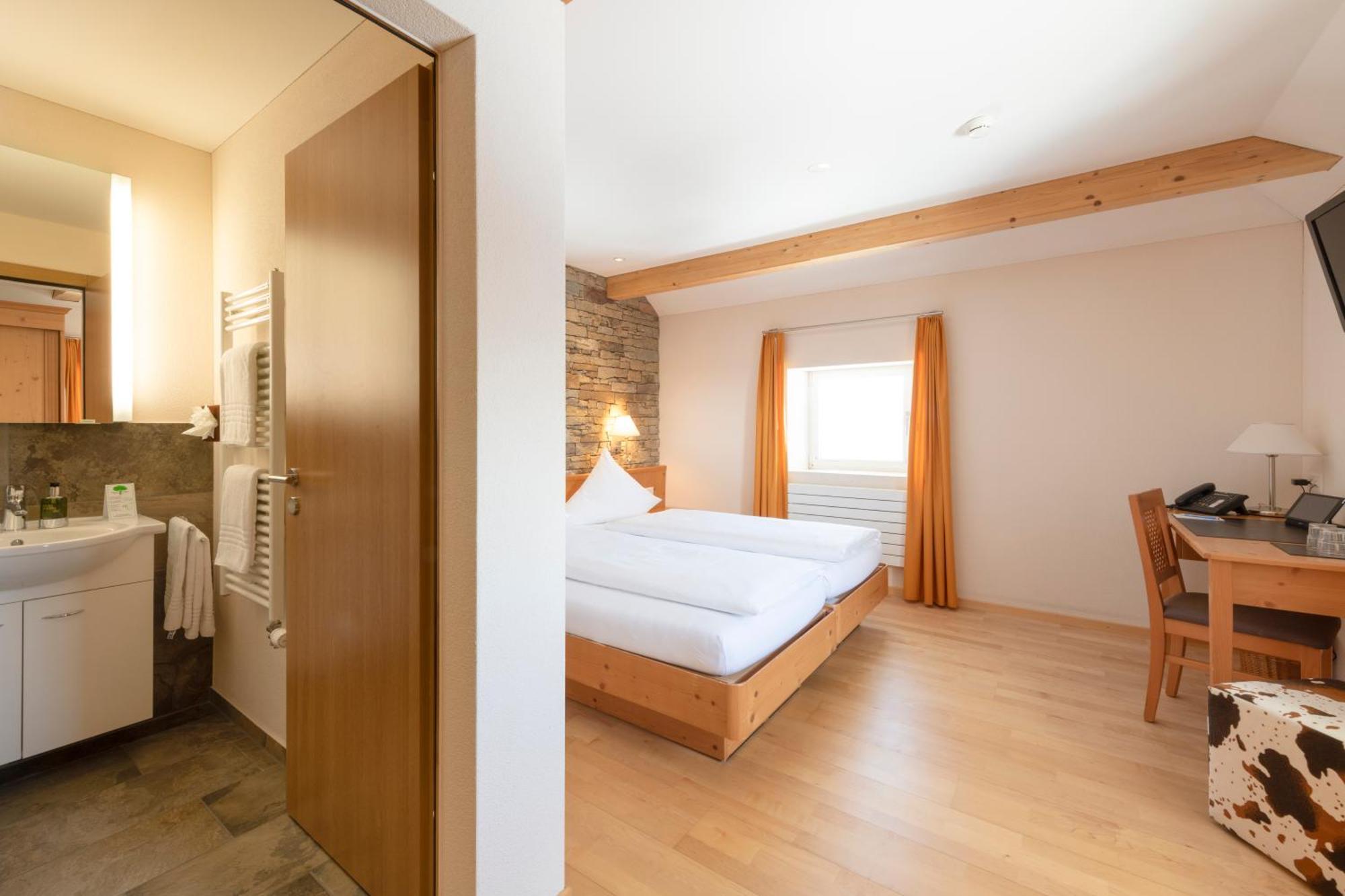 Berghotel Truebsee - Accessible Only By Cable Car Engelberg Exterior photo